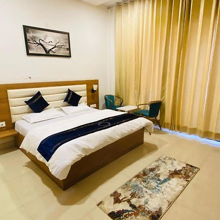 Ry Luxuries Hotel Amritsar Exterior photo