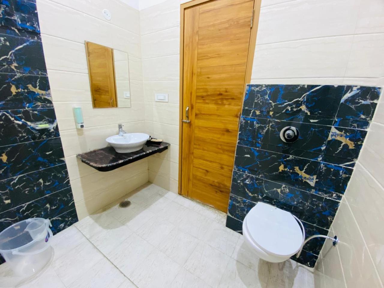 Ry Luxuries Hotel Amritsar Exterior photo