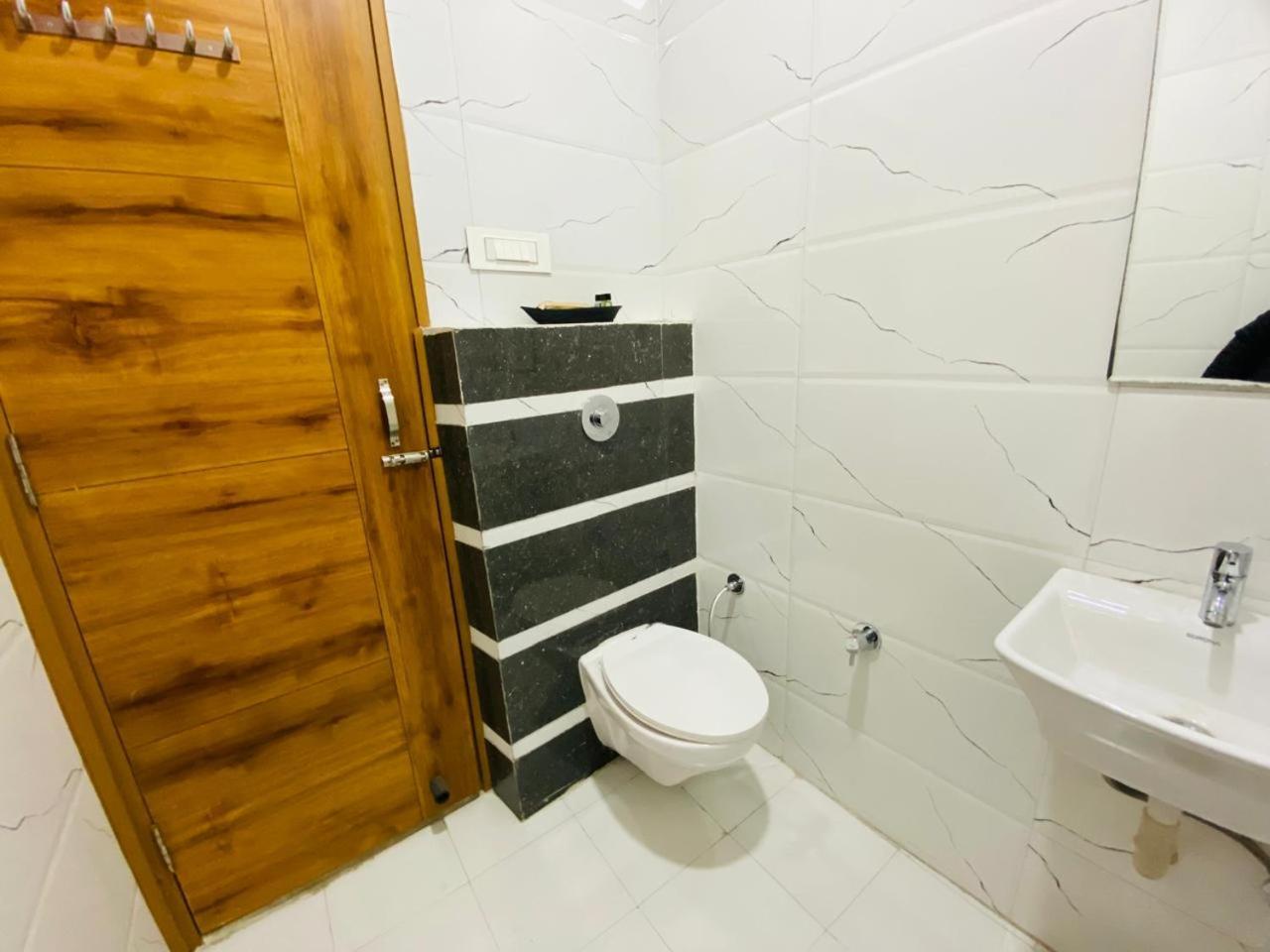 Ry Luxuries Hotel Amritsar Exterior photo