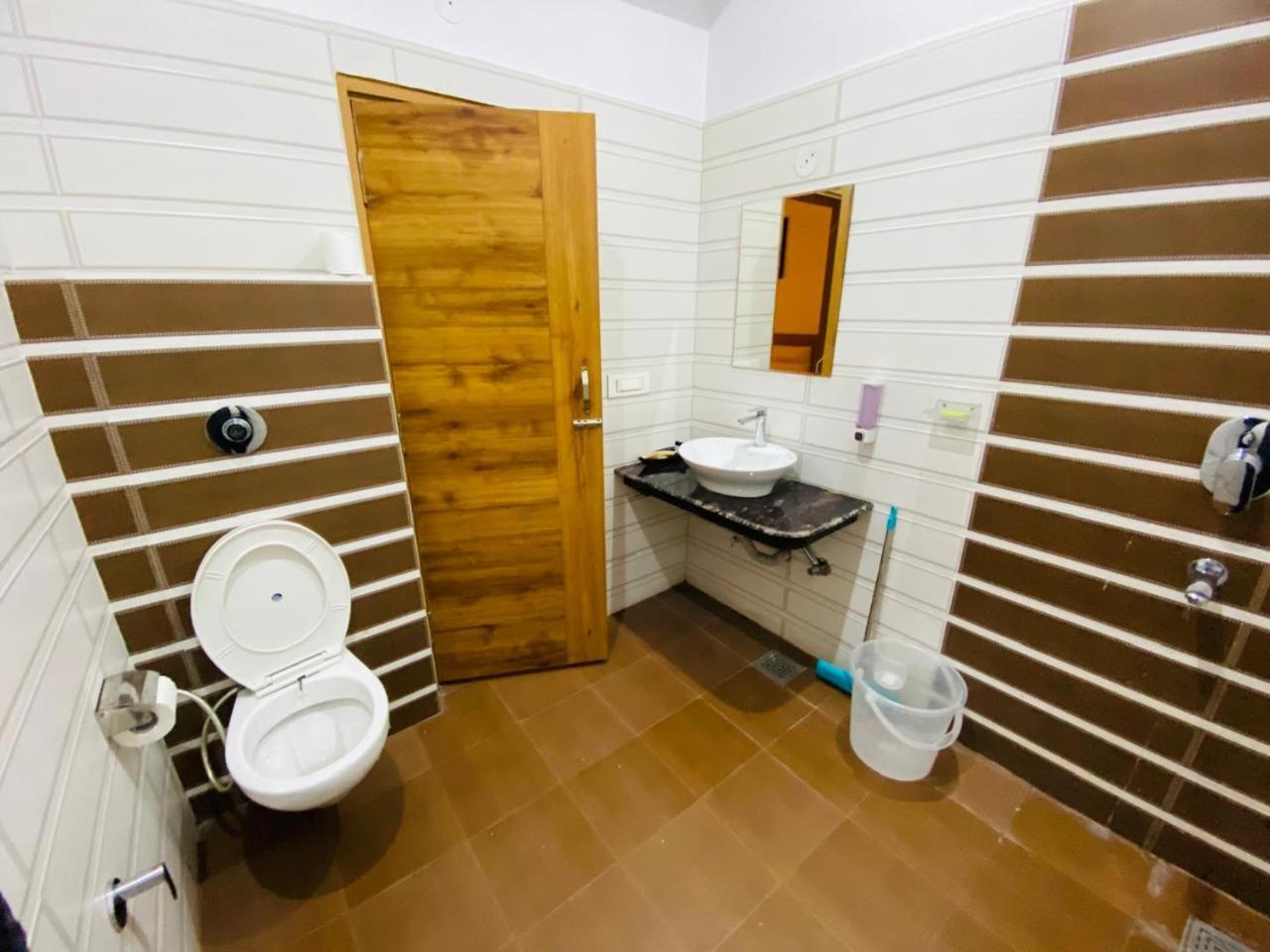 Ry Luxuries Hotel Amritsar Exterior photo