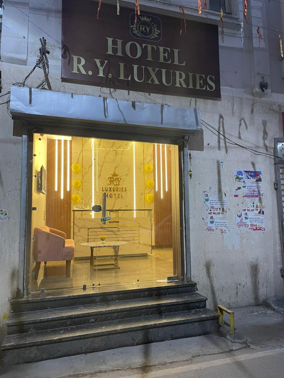Ry Luxuries Hotel Amritsar Exterior photo