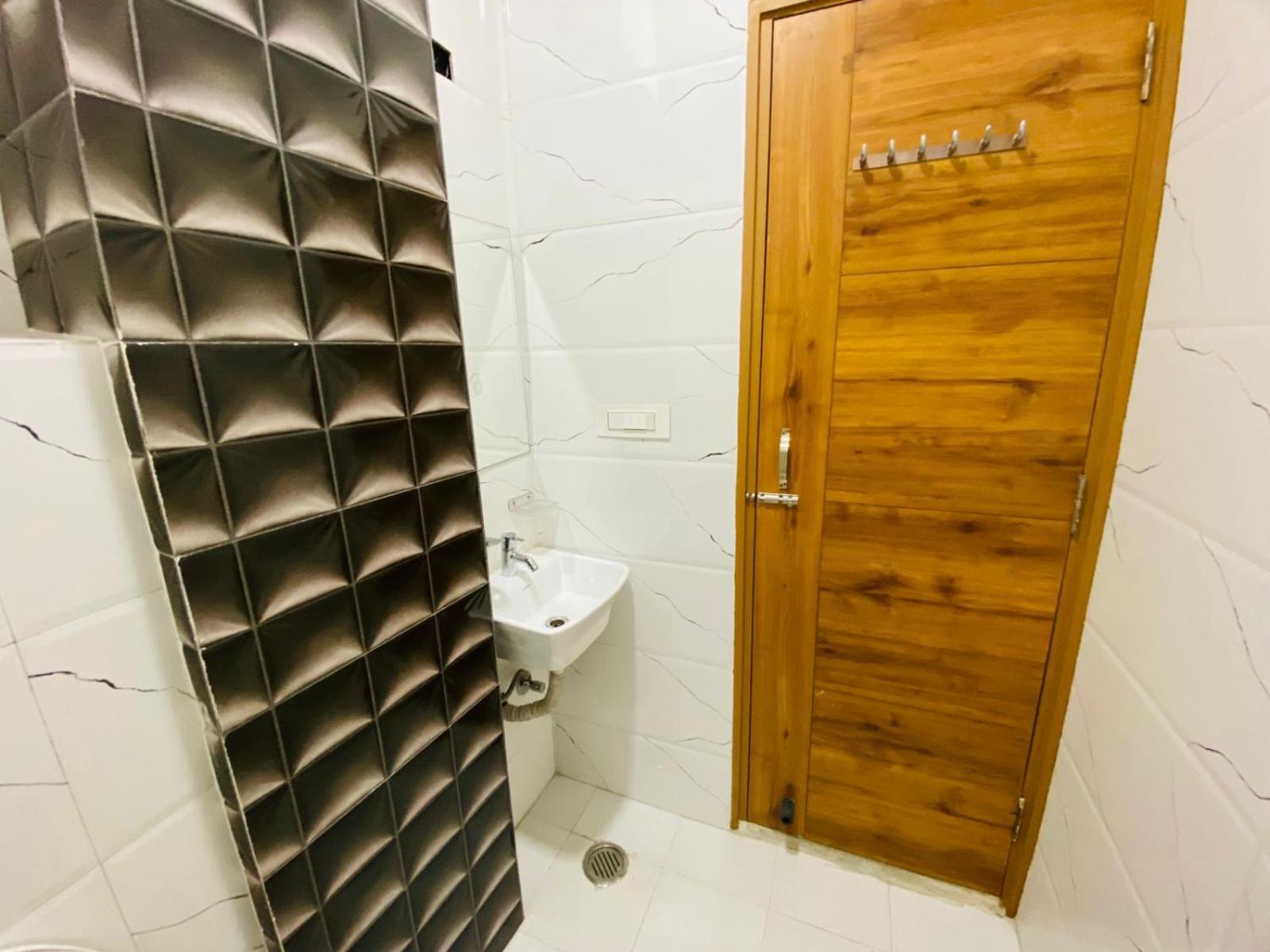 Ry Luxuries Hotel Amritsar Exterior photo