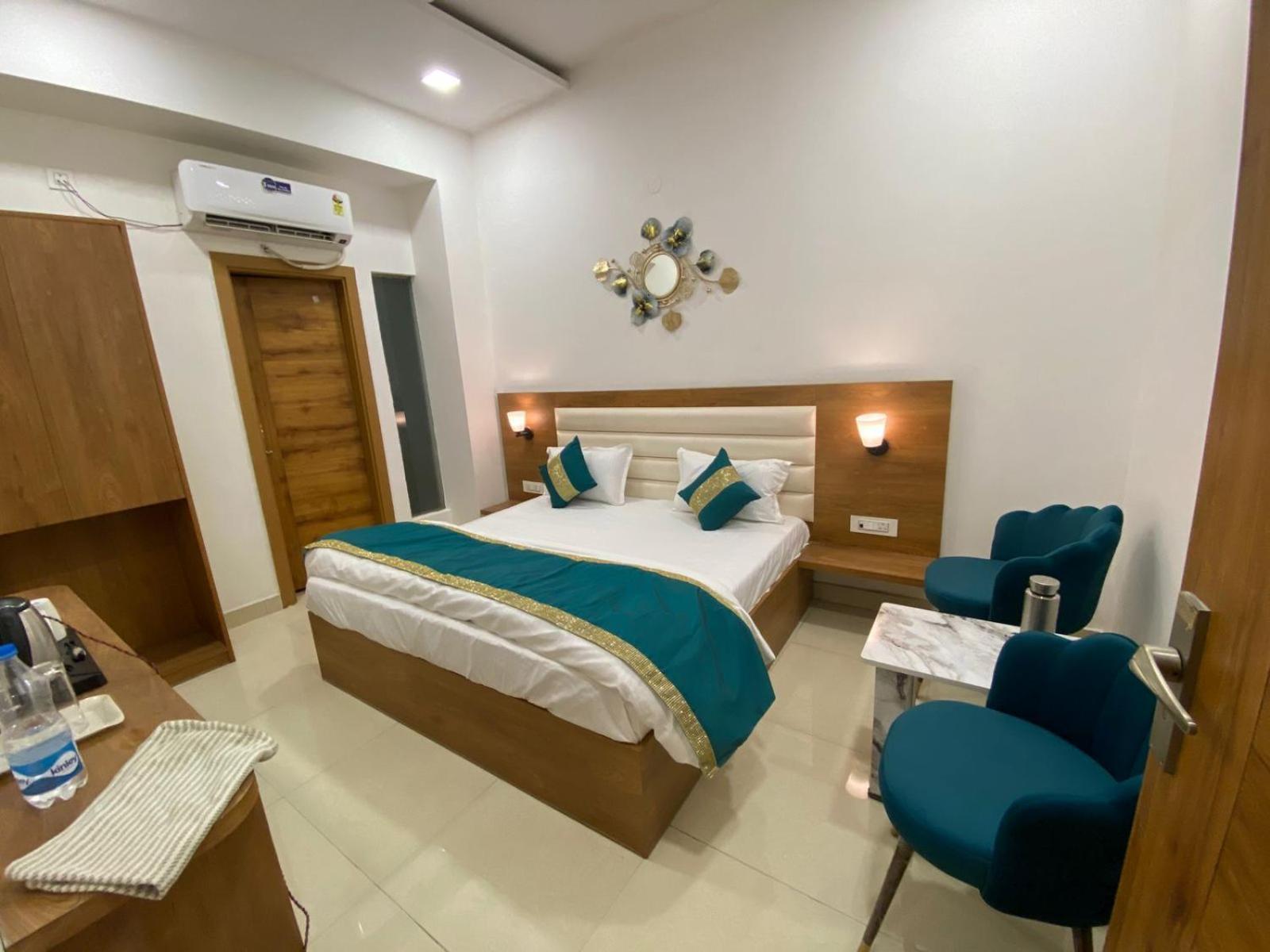 Ry Luxuries Hotel Amritsar Exterior photo