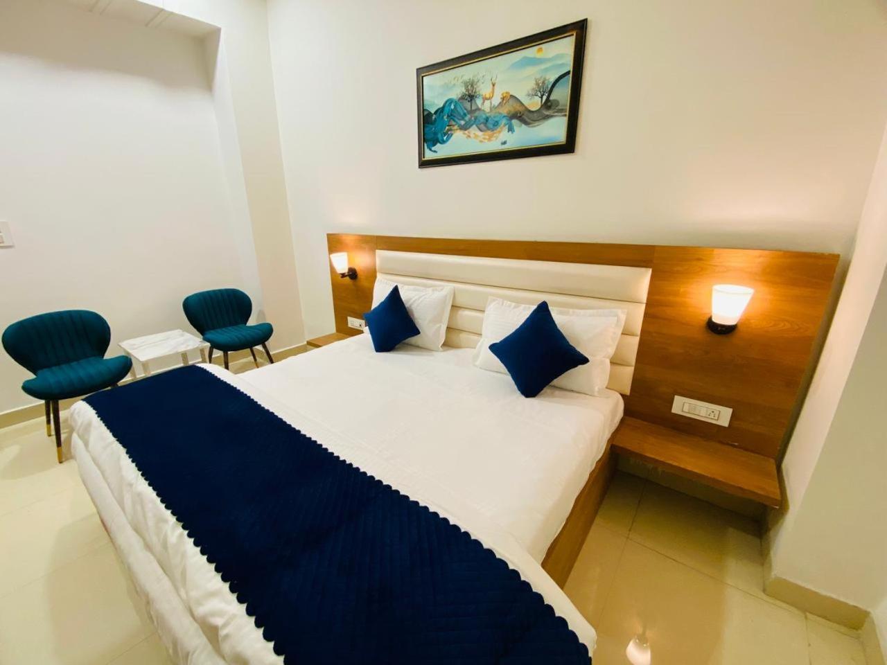 Ry Luxuries Hotel Amritsar Exterior photo