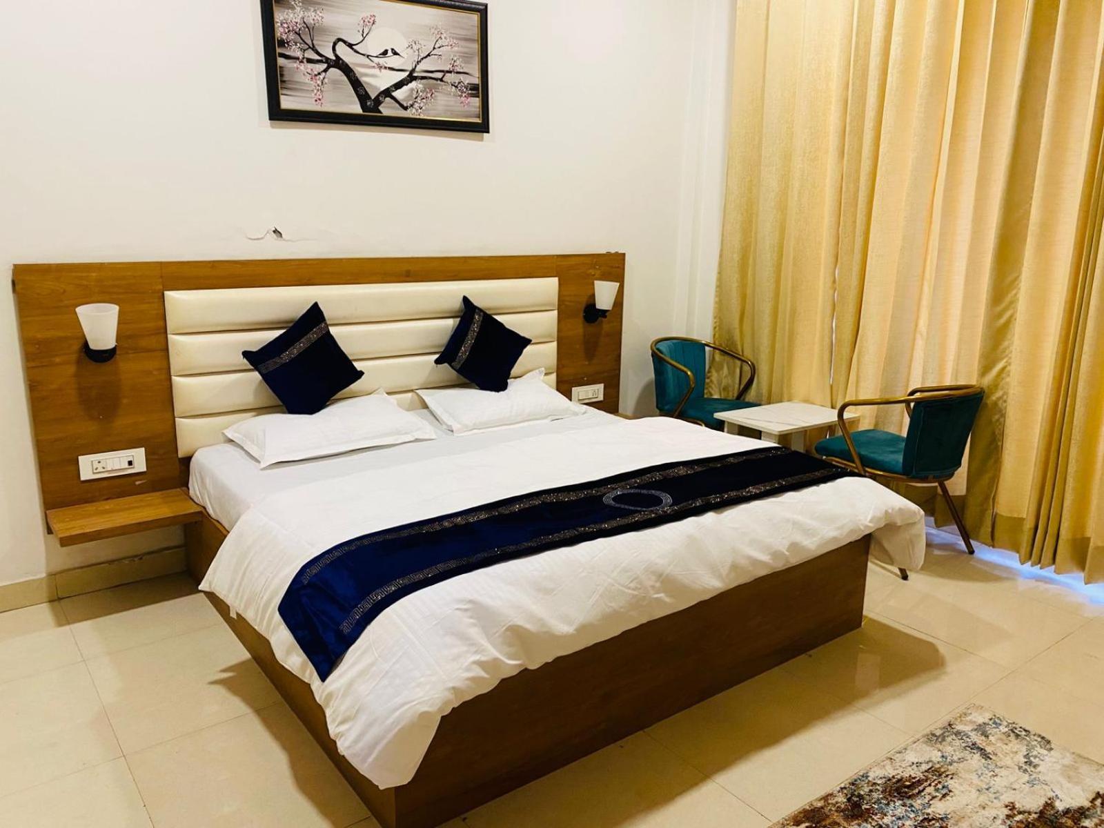Ry Luxuries Hotel Amritsar Exterior photo