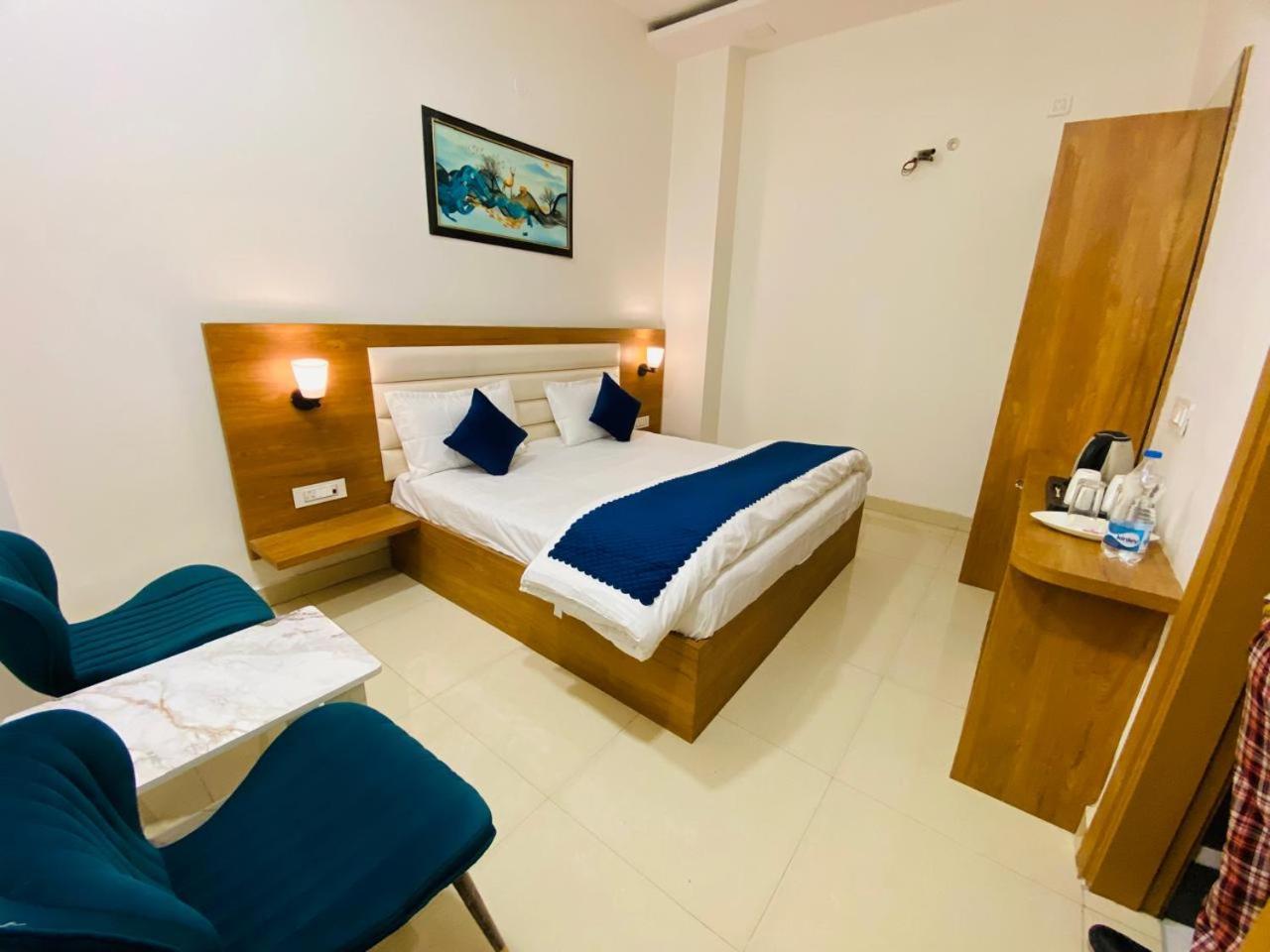 Ry Luxuries Hotel Amritsar Exterior photo