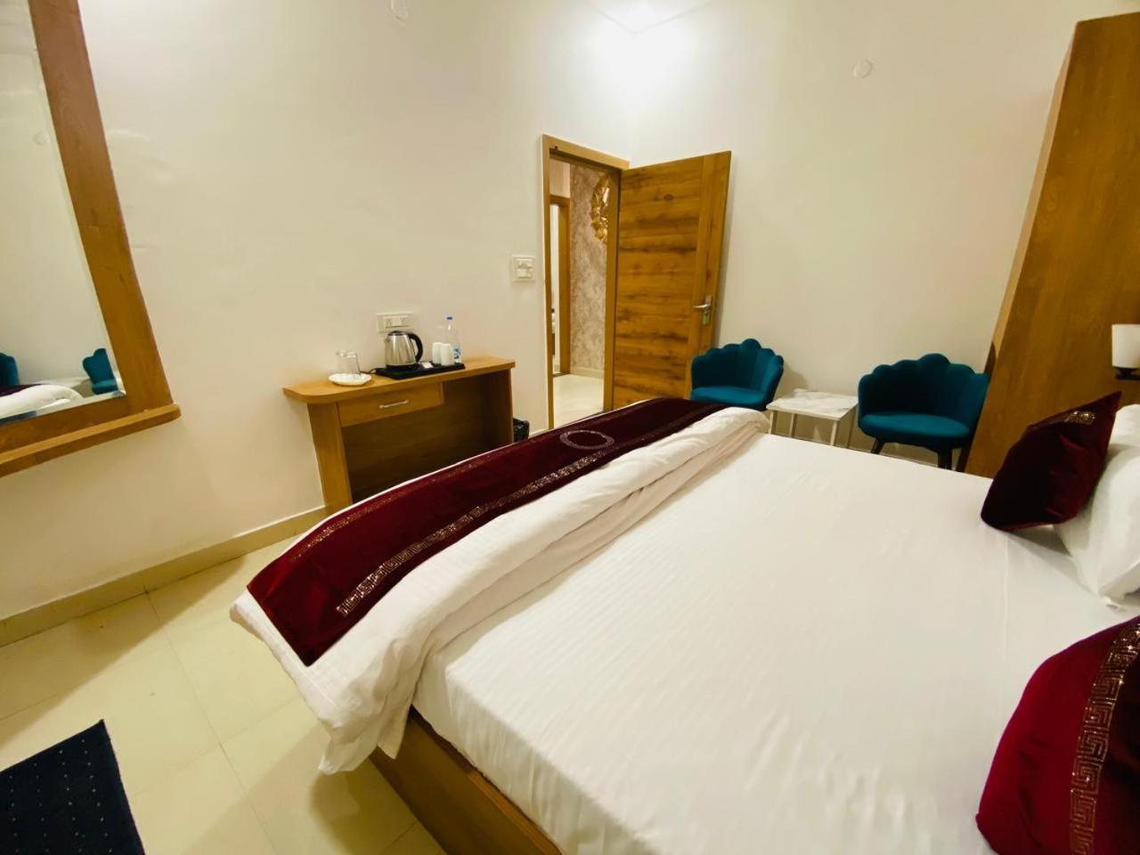 Ry Luxuries Hotel Amritsar Exterior photo