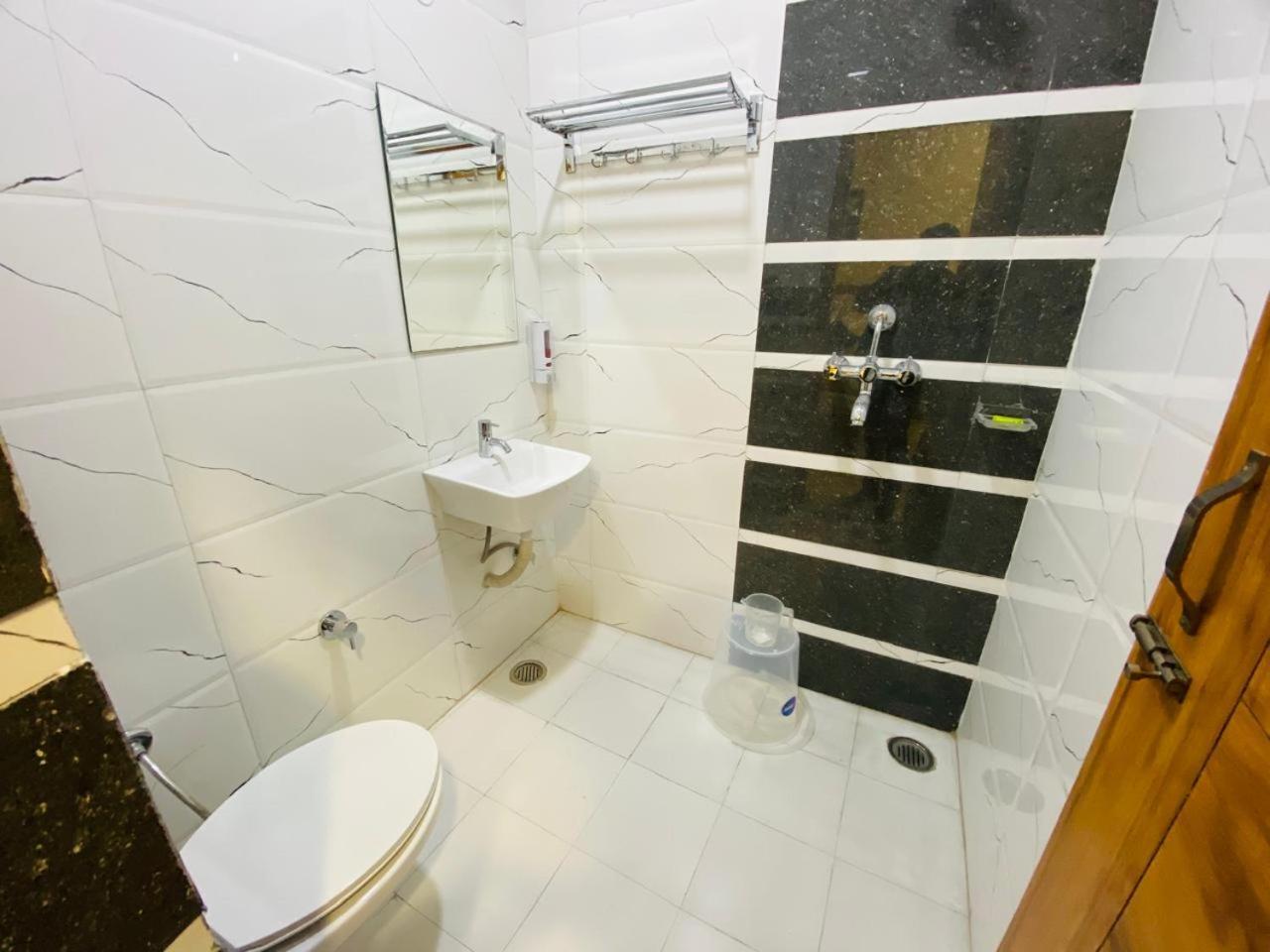 Ry Luxuries Hotel Amritsar Exterior photo