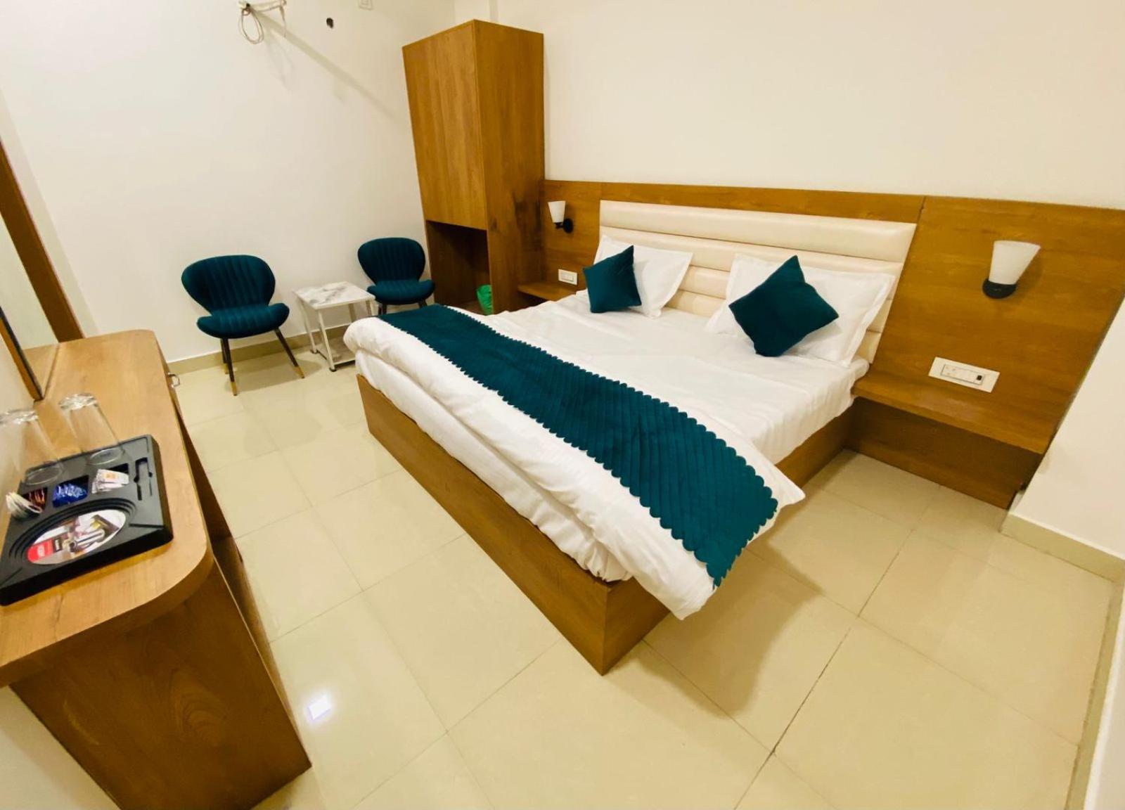 Ry Luxuries Hotel Amritsar Exterior photo