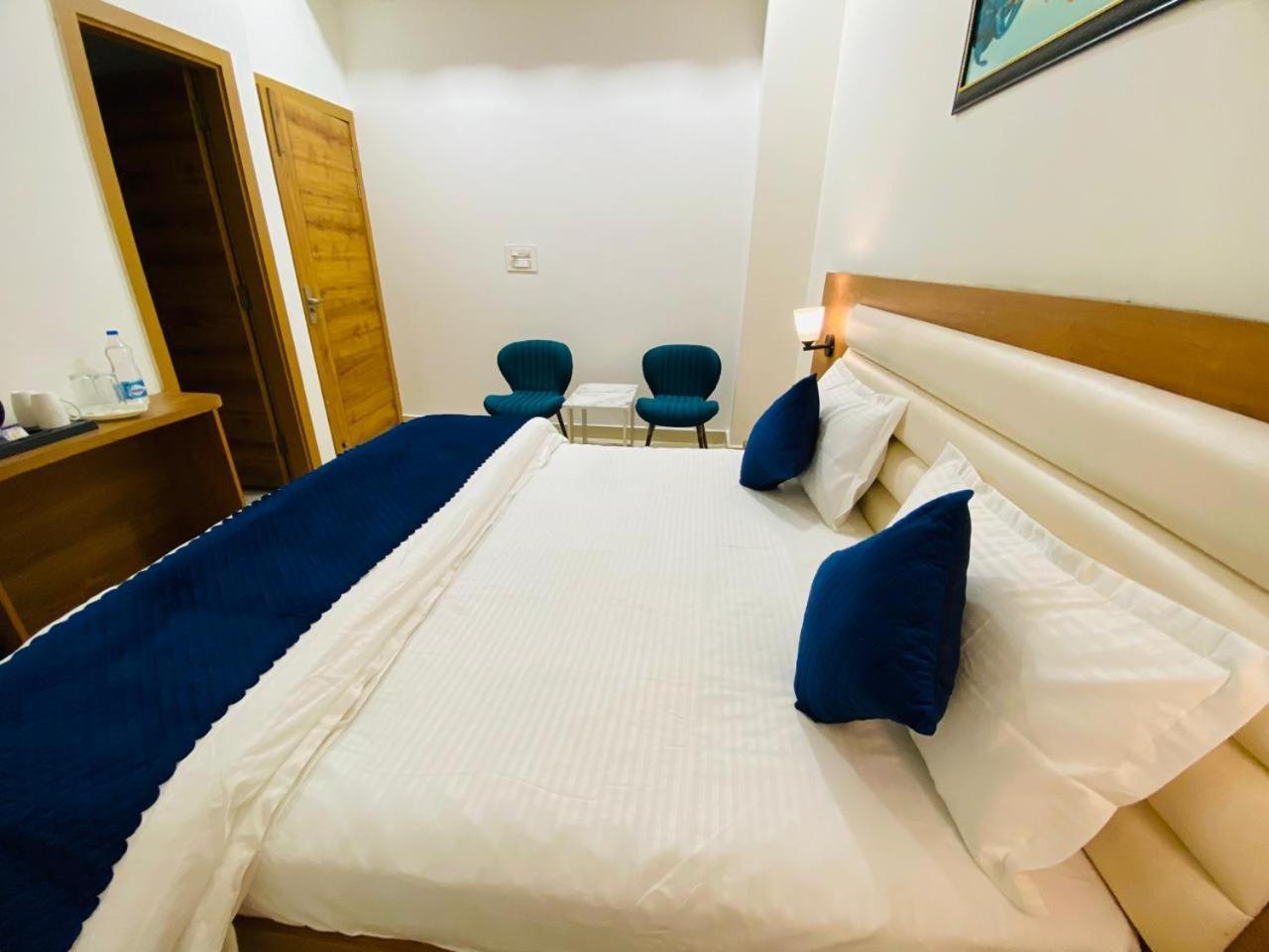 Ry Luxuries Hotel Amritsar Exterior photo