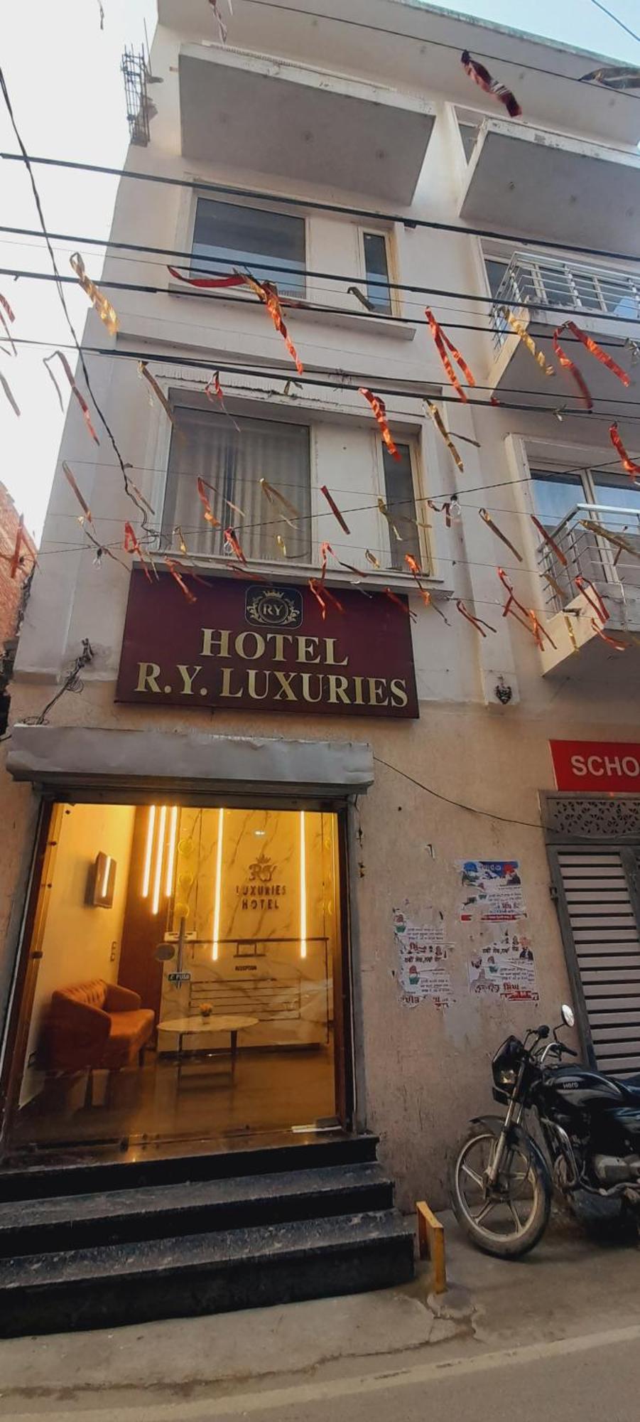 Ry Luxuries Hotel Amritsar Exterior photo