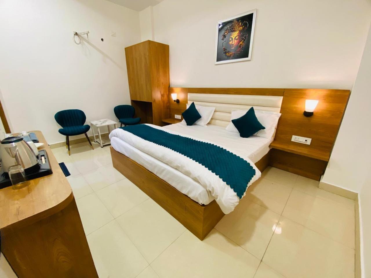 Ry Luxuries Hotel Amritsar Exterior photo