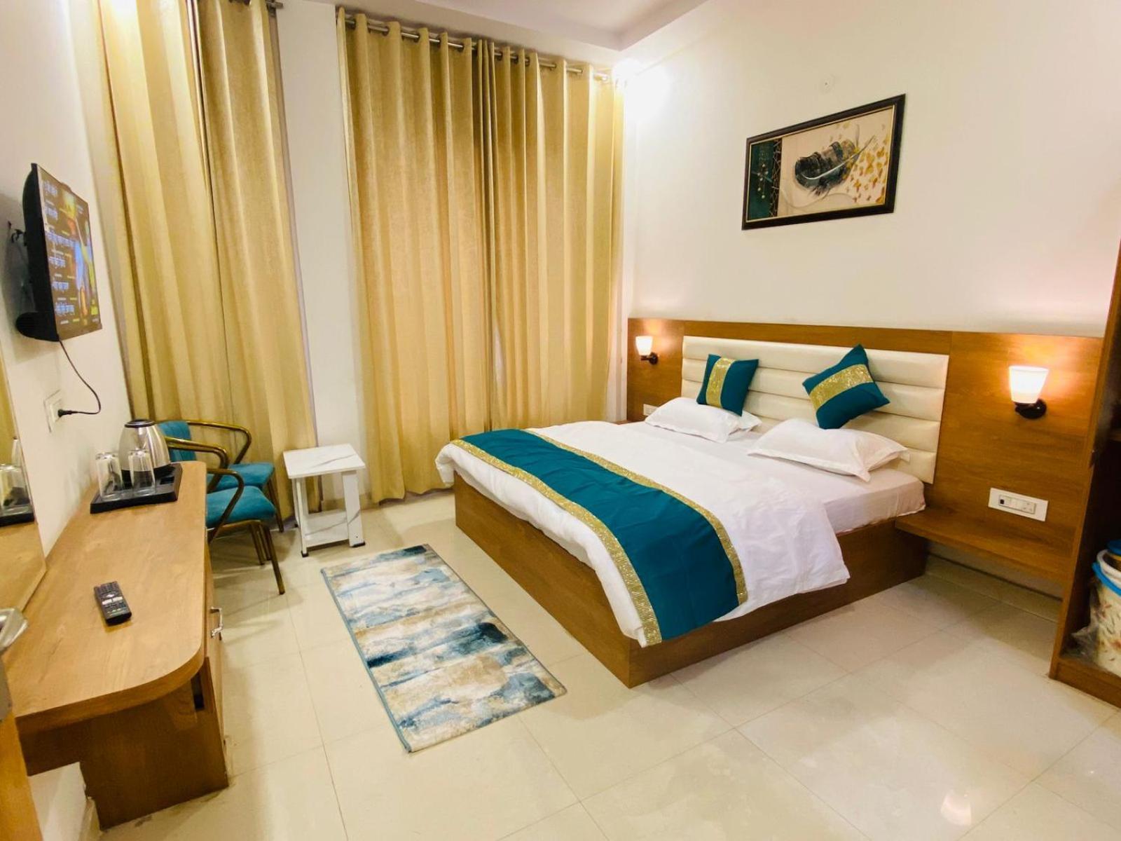 Ry Luxuries Hotel Amritsar Exterior photo