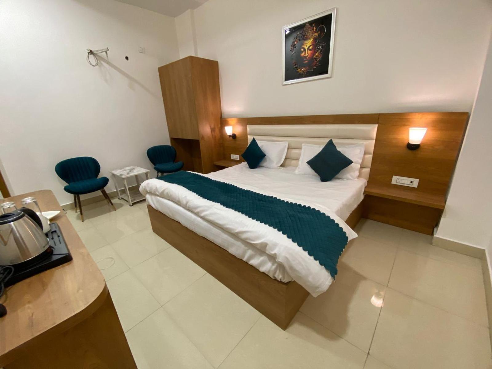 Ry Luxuries Hotel Amritsar Exterior photo