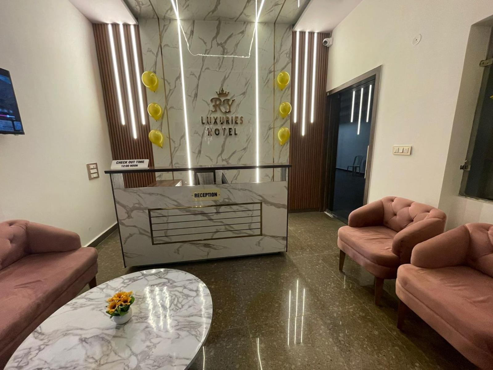 Ry Luxuries Hotel Amritsar Exterior photo