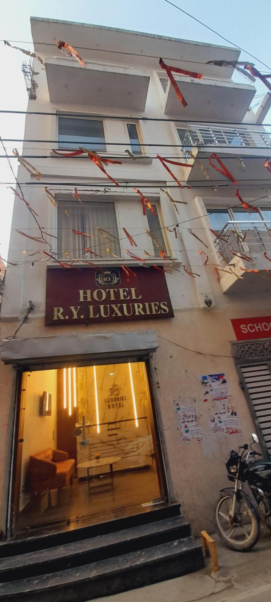 Ry Luxuries Hotel Amritsar Exterior photo