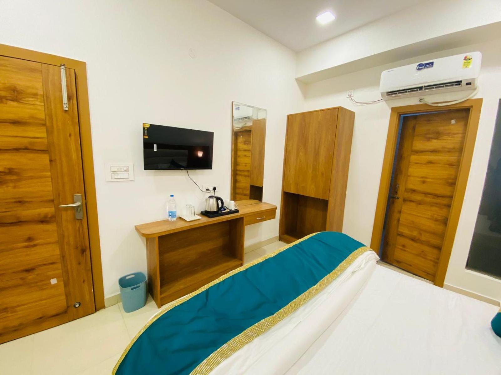 Ry Luxuries Hotel Amritsar Exterior photo