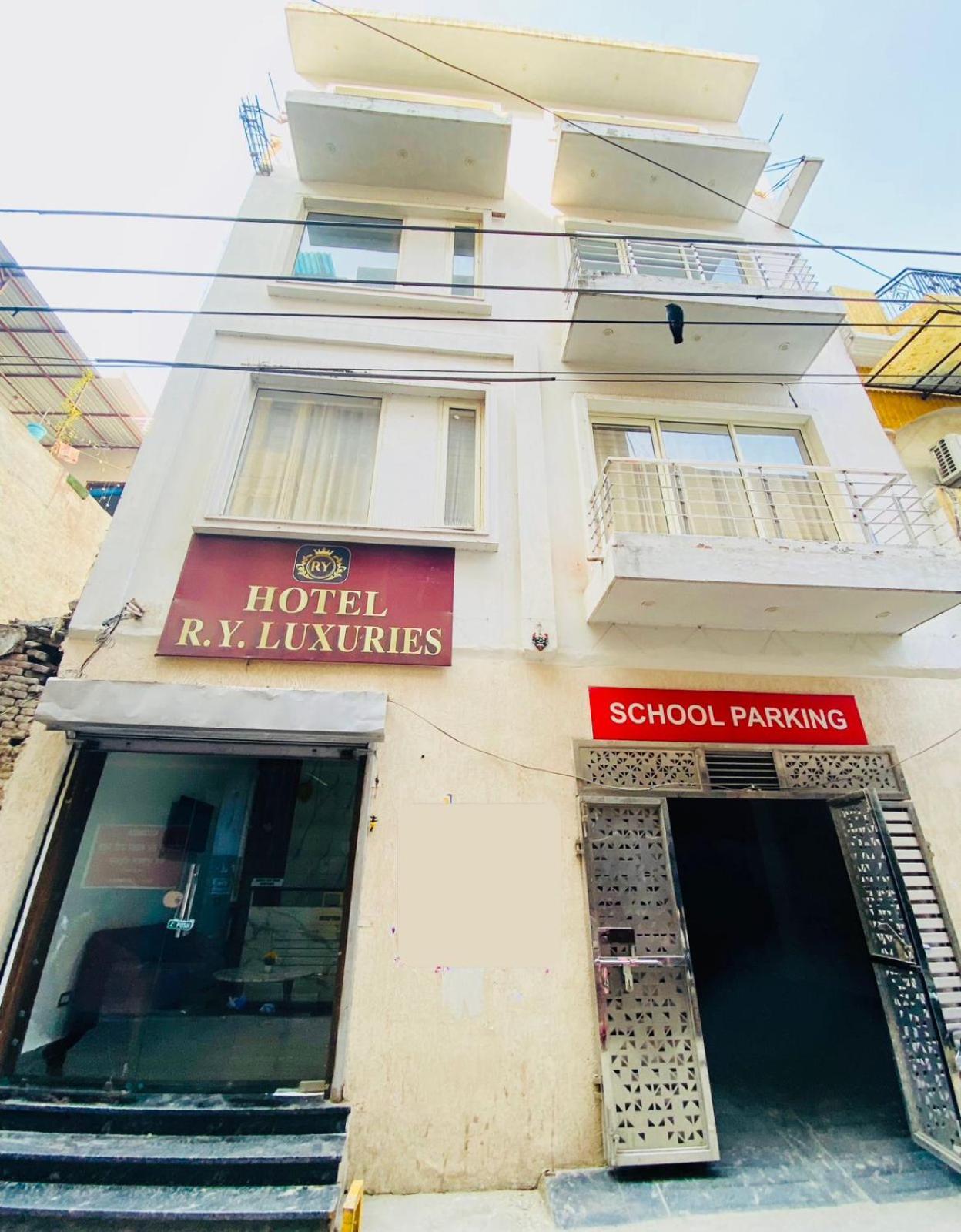 Ry Luxuries Hotel Amritsar Exterior photo