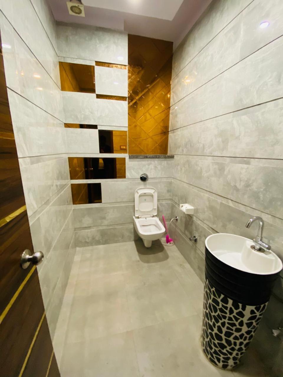 Ry Luxuries Hotel Amritsar Exterior photo