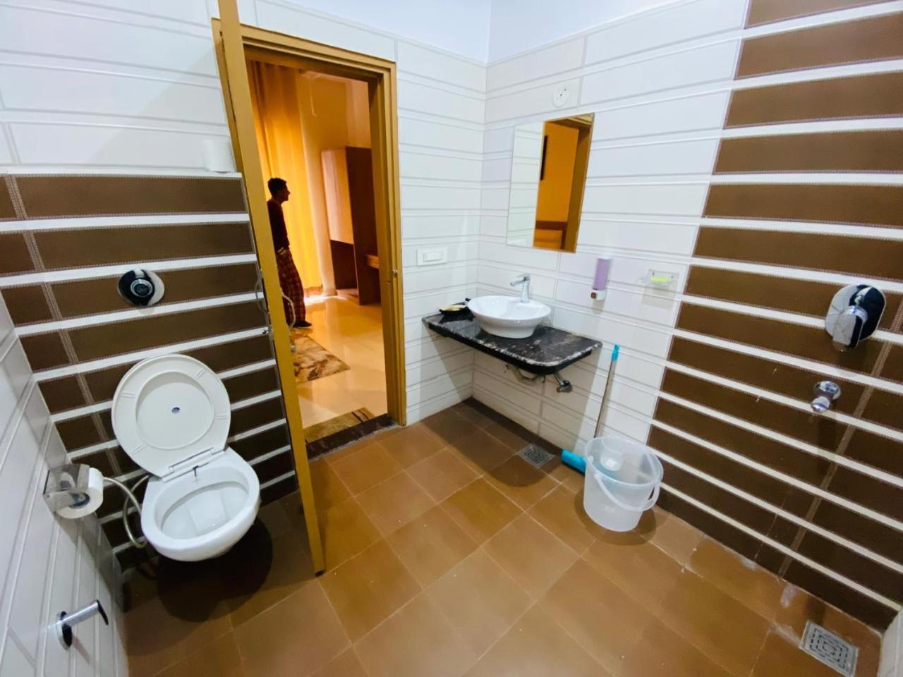 Ry Luxuries Hotel Amritsar Exterior photo